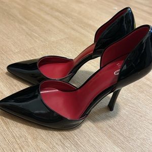 Mix No. 9 black pumps size 8.5, fit more like a 9. Worn once.